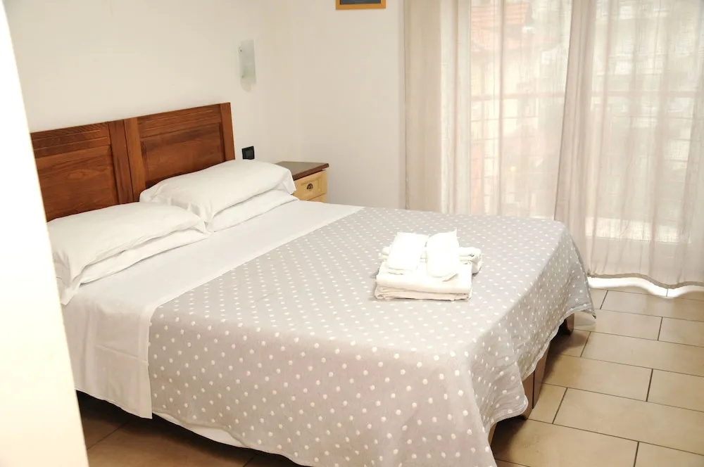 Standard Double room with balcony (full double bed)