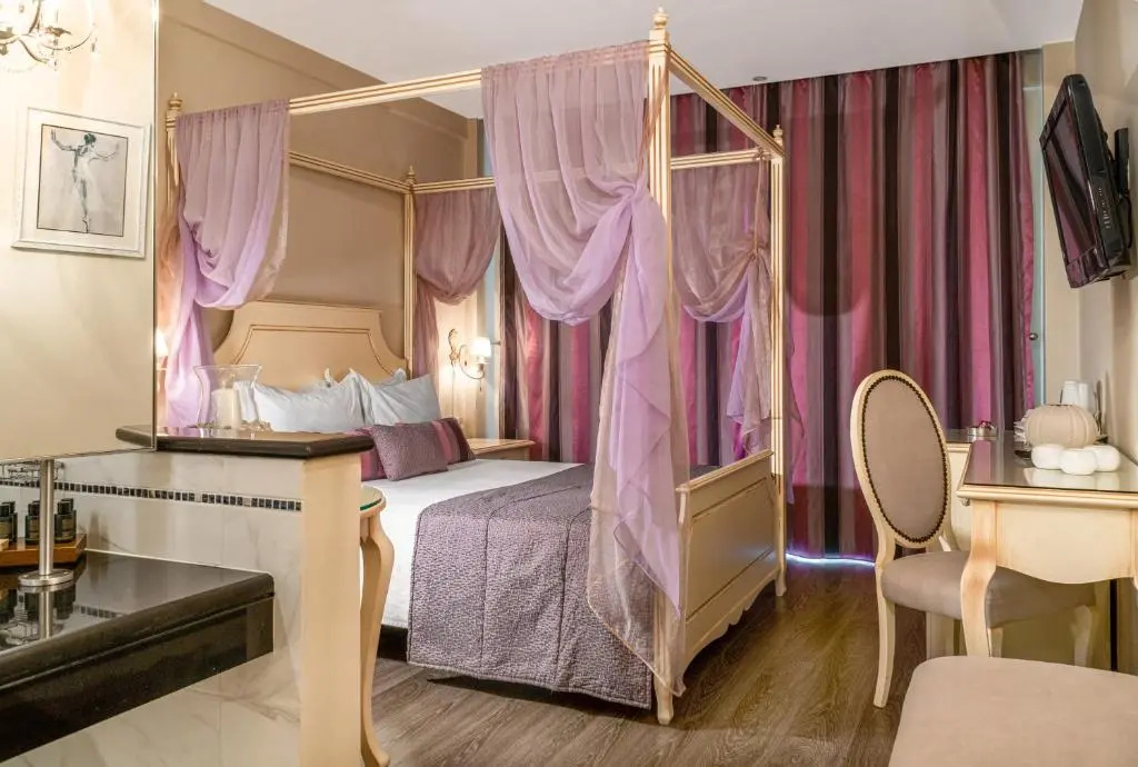 Junior Suite with pool view