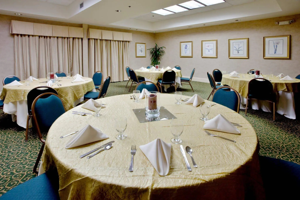 Holiday Inn Hotel & Suites Raleigh / Cary by IHG - Général