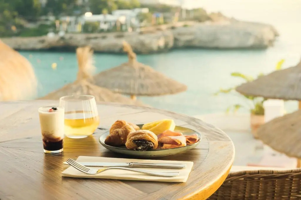 Food & Beverage