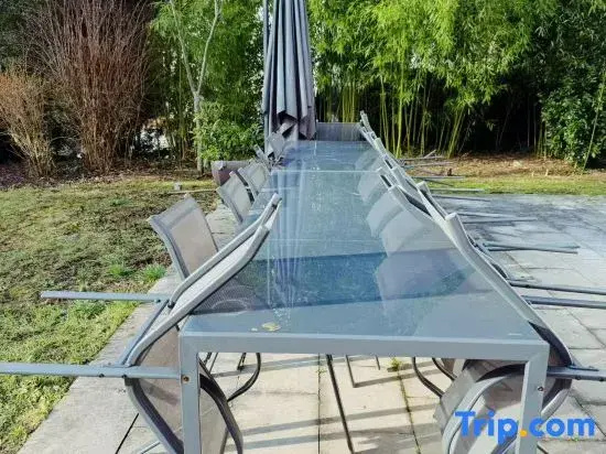 Signature Residence – 5-Bedroom Detached House 1000 m², 15 min to Paris by Metro
