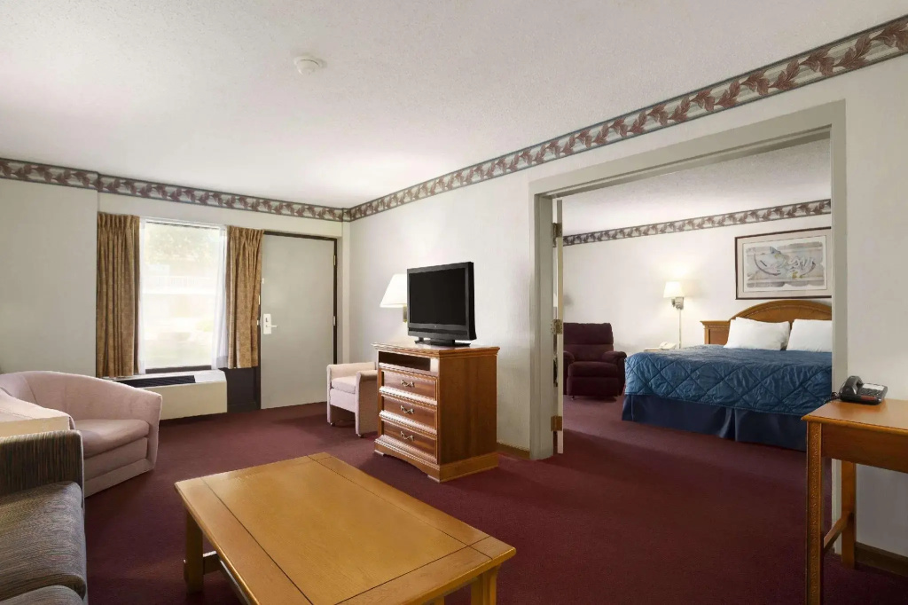 Double Suite (full double bed)