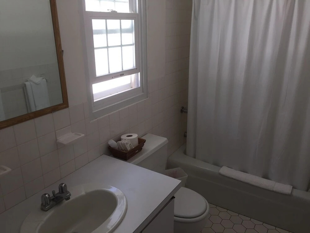 Paraquet Apartments by null