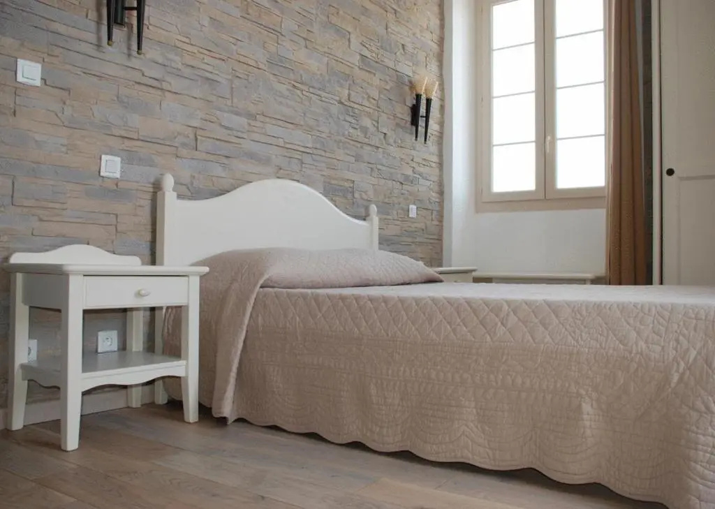 Standard Double room with balcony (full double bed)