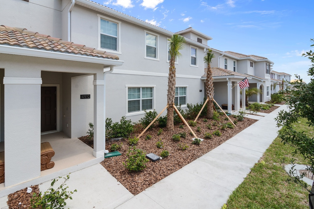 Four Bedroom Close to Disney w/ Screened Pool @StoreyLake 4910