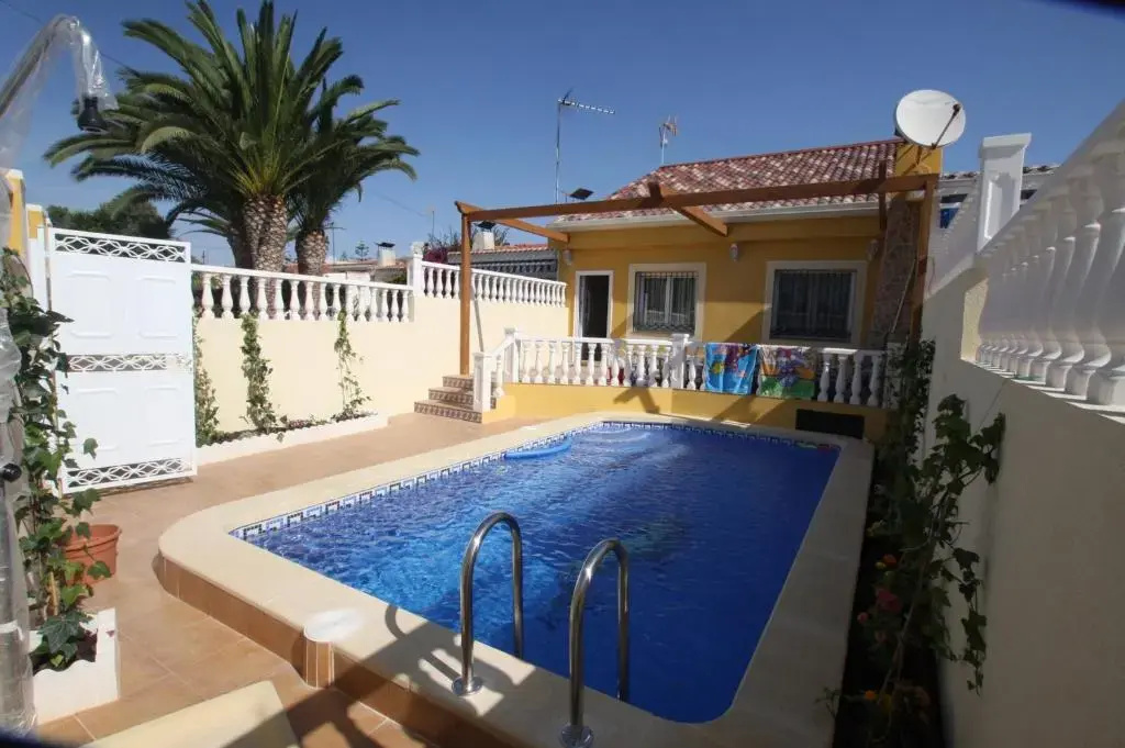 3 Bedrooms Cottage