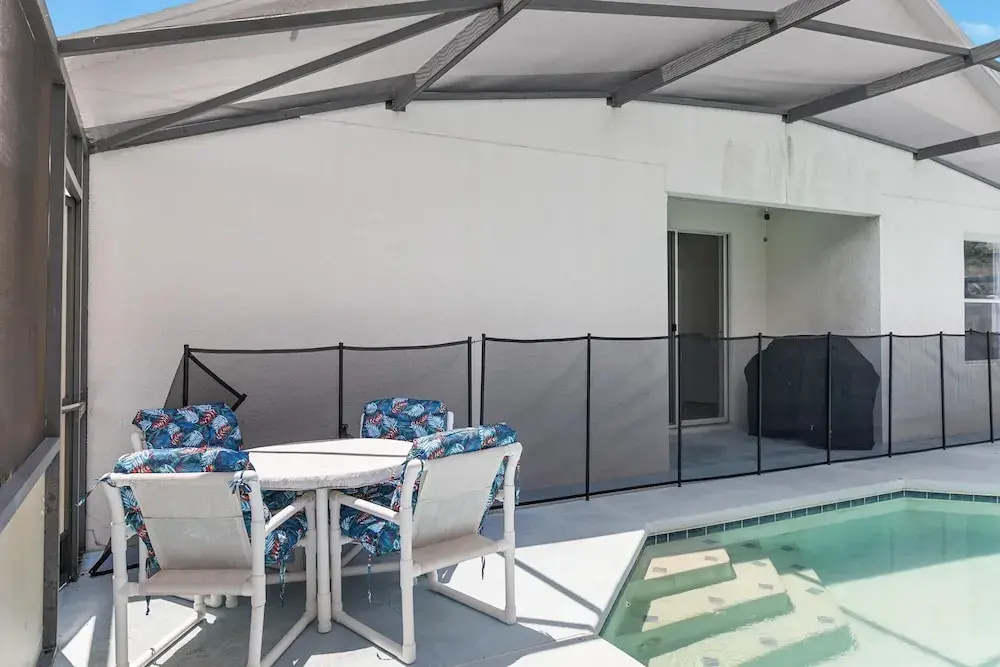 5/3 Pool Home Located in Sunset Ridge Community!