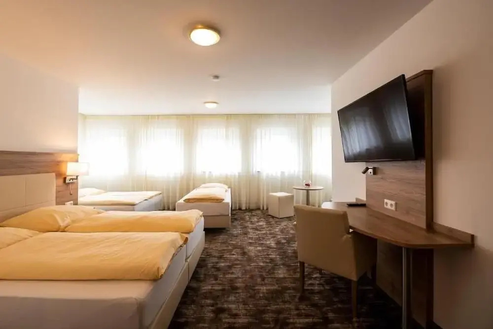 Standard Quadruple room with city view