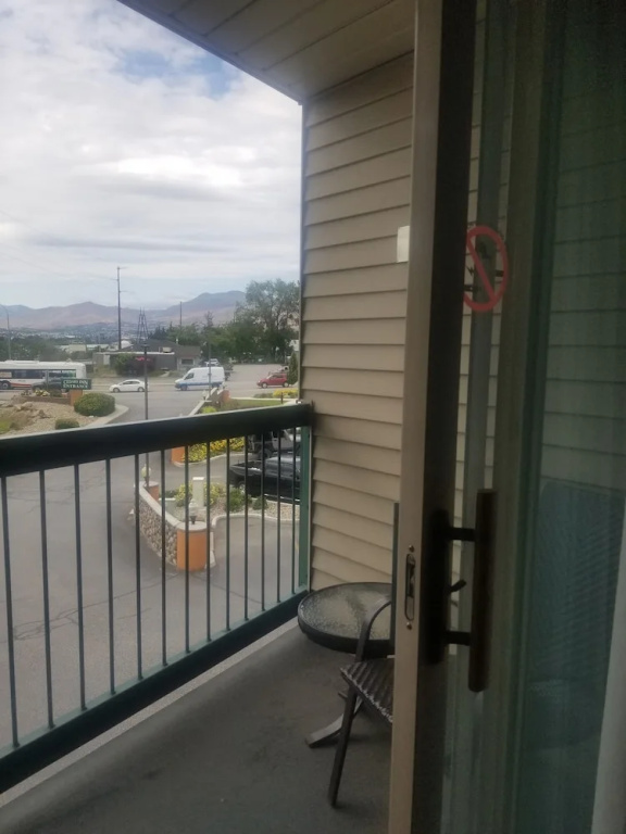 Standard Double room with balcony and with mountain view (full double bed)