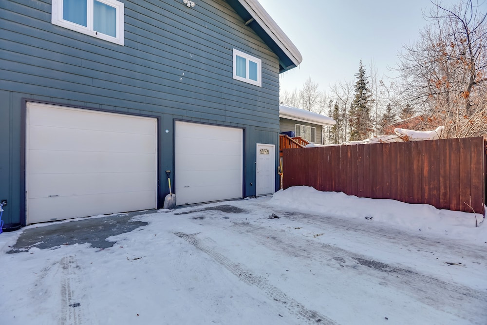 2 Mi to Dtwn: Cozy Getaway in Fairbanks!