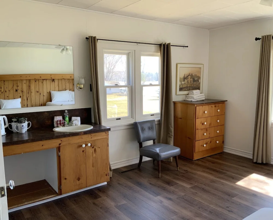 1 Bedroom Standard room with lake view