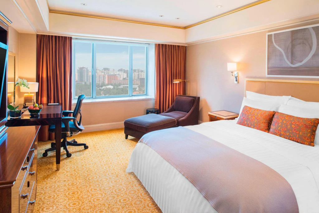 Deluxe Double room with city view (full double bed)