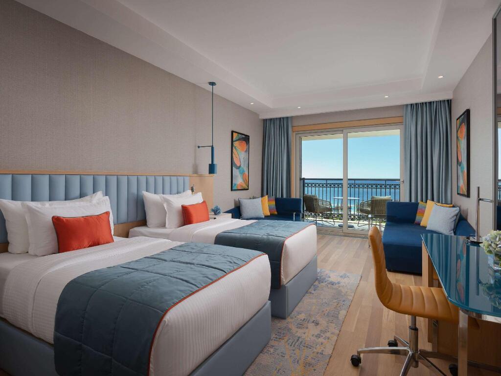 Двухместный номер Deluxe с балконом и с видом на море 2 отдельные кровати в Rixos Water World Aktau