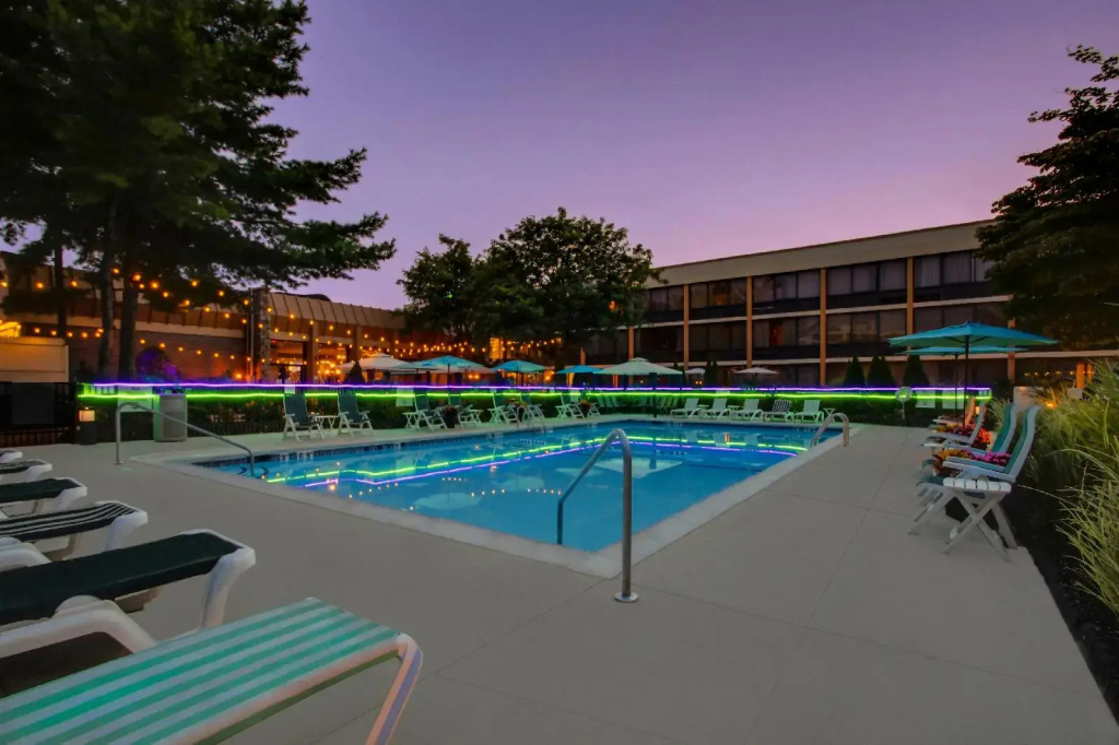 Holiday Inn Westbury - Long Island by IHG - Général