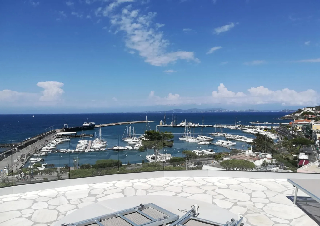 Beach & Waterfront