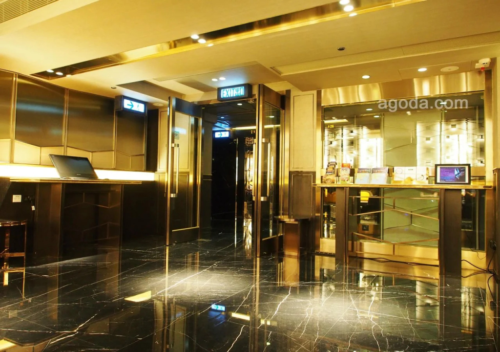Lobby & Reception