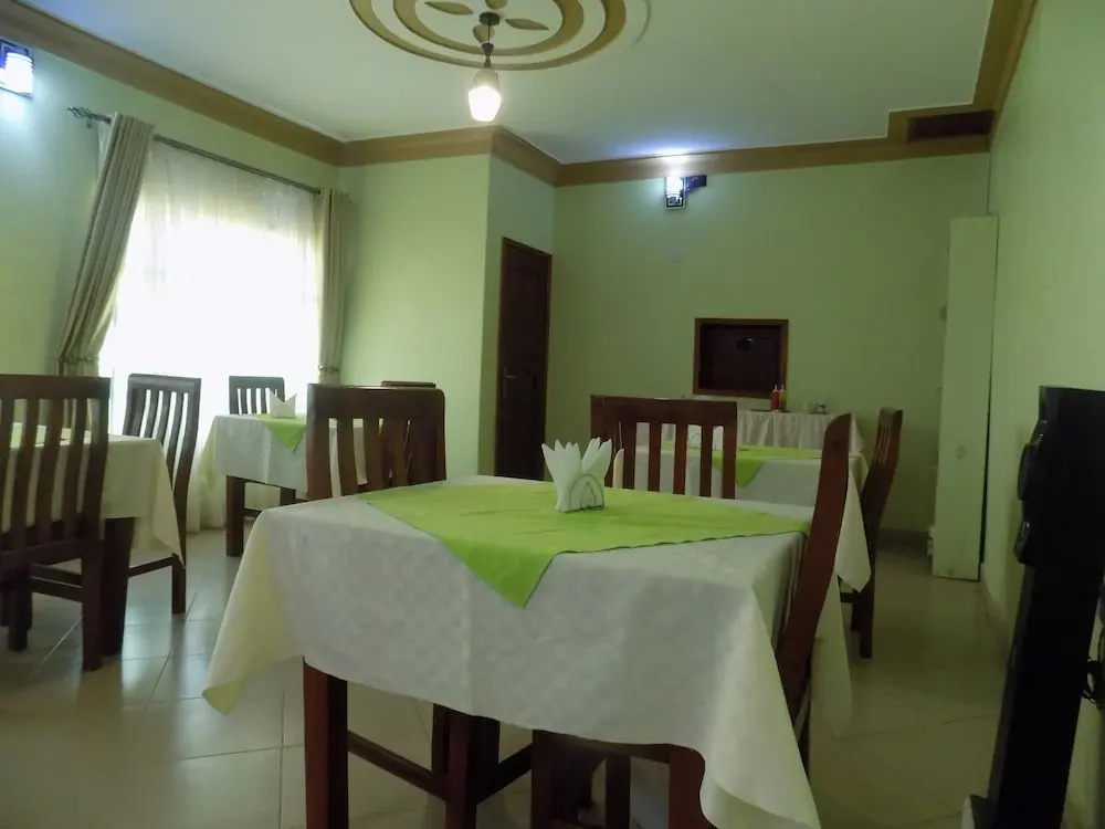 Deluxe Hotel - Ishaka - Général