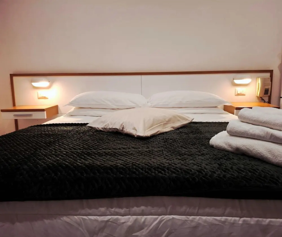 Classic Double room (full double bed)
