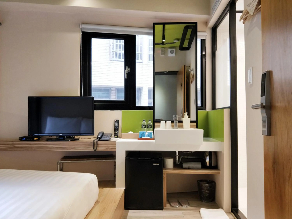 Cho Hotel — 4