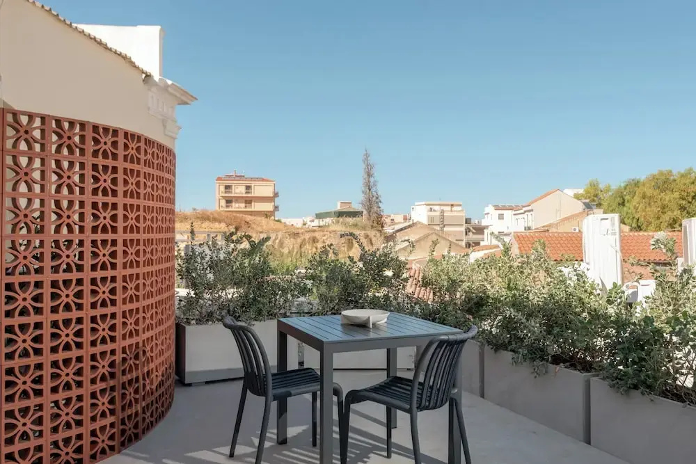 Amara Luxury Suites With Private Hot Tub