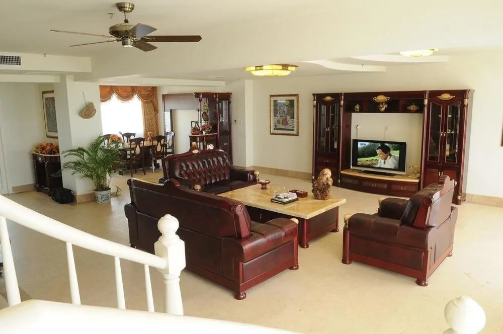 Lobby & Reception