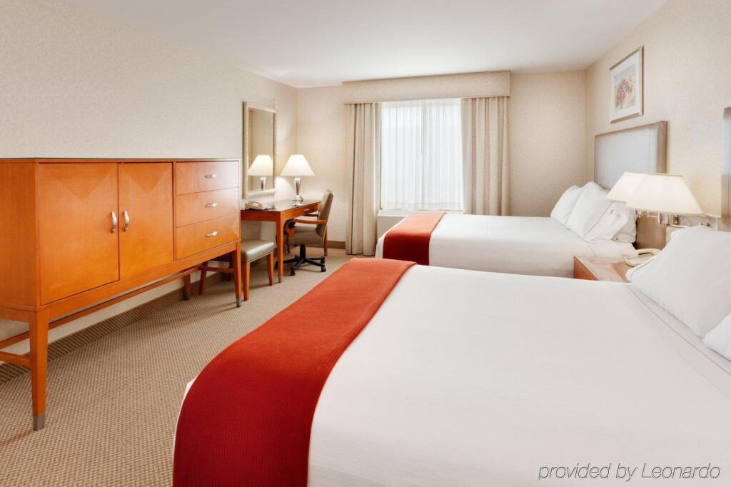 Holiday Inn Express & Suites Warwick-Providence (Airport) by null