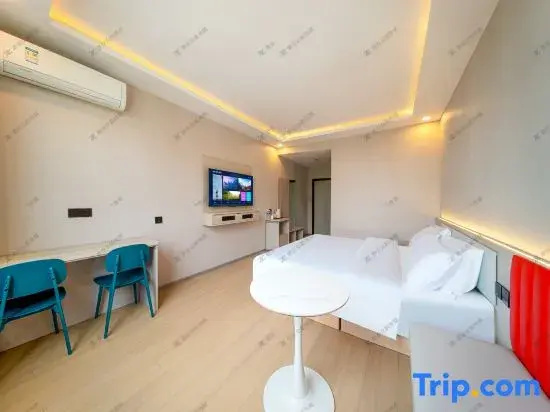Business Double room (full double bed)