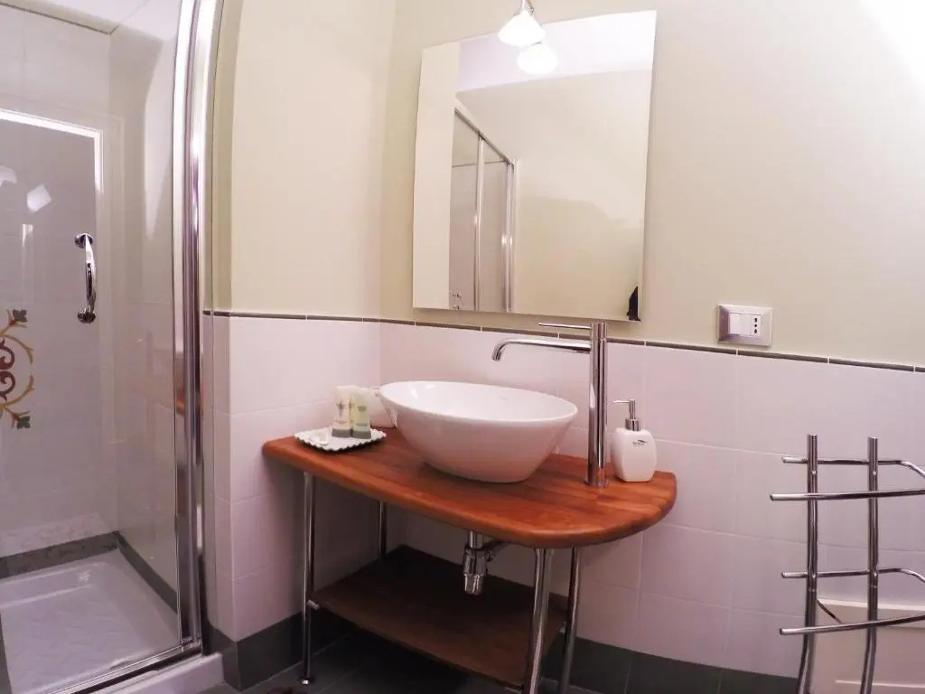 豪華雙人房，設有露台及大床