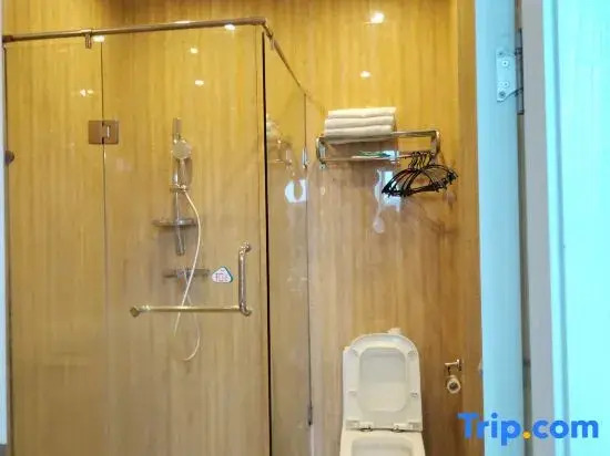 Трёхместный семейный номер Standard в Yiyue Express Hotel