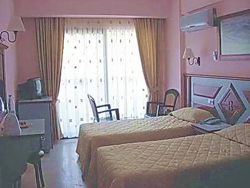 Bonjour Hotel — фото 2