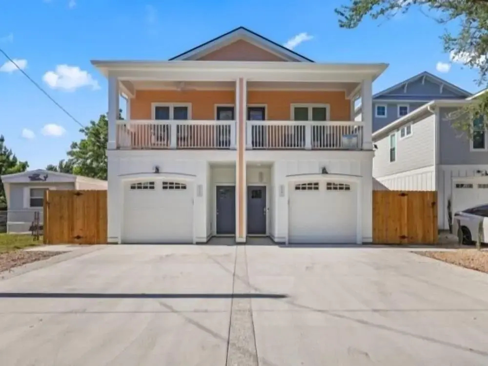 Coral Cottage 3 Bedroom Duplex by RedAwning