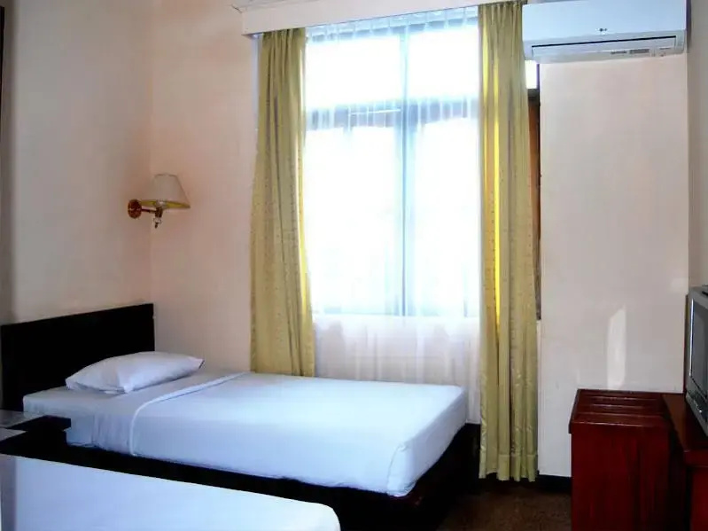 Hotel Bumi Asih - фото 4