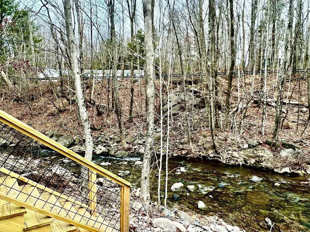 Creekside Suites