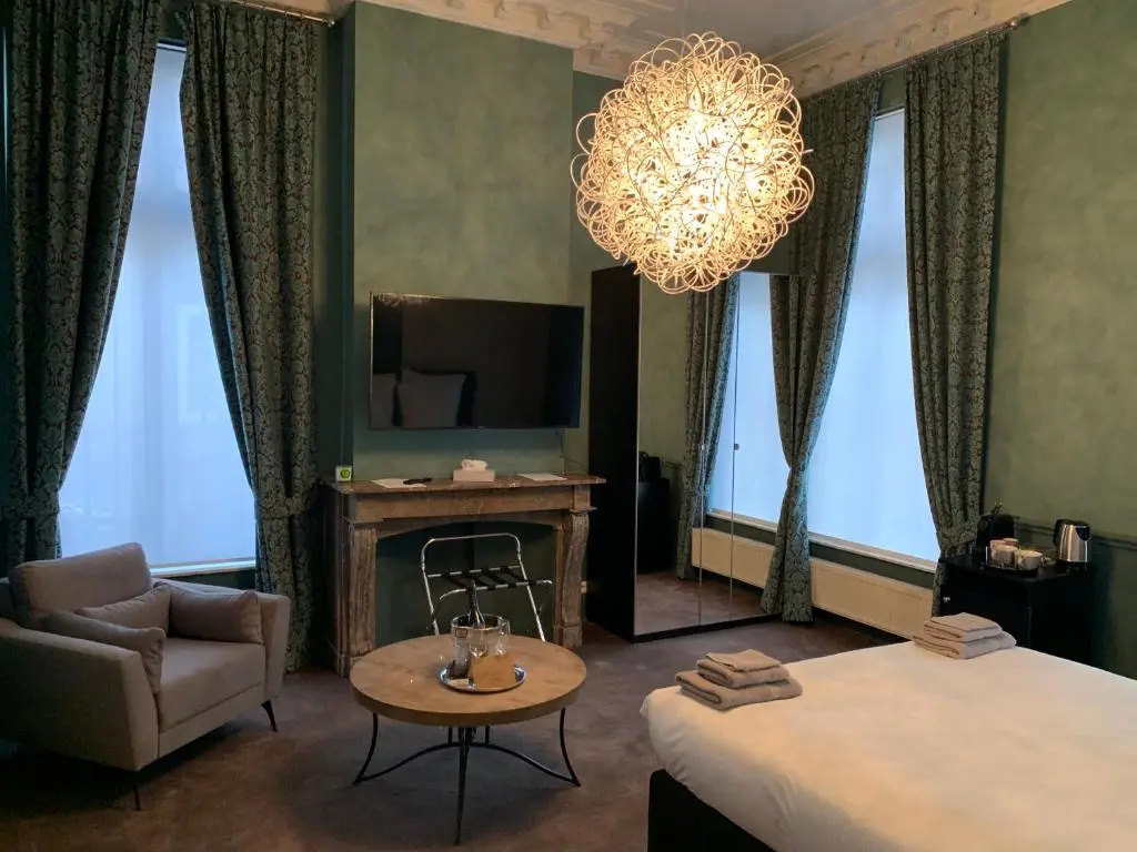 Deluxe Double room (full double bed)