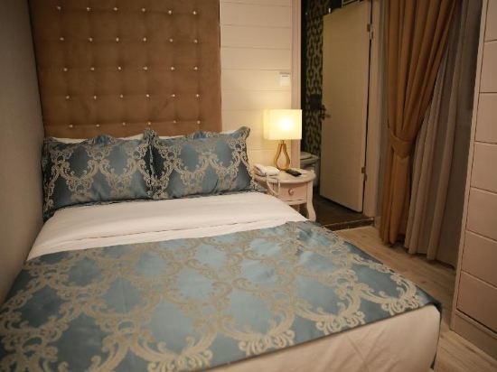 Pelican House Hotel — 2