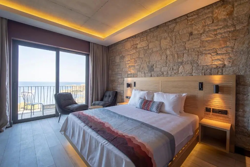 Deluxe Double room with balcony and with sea view (full double bed)