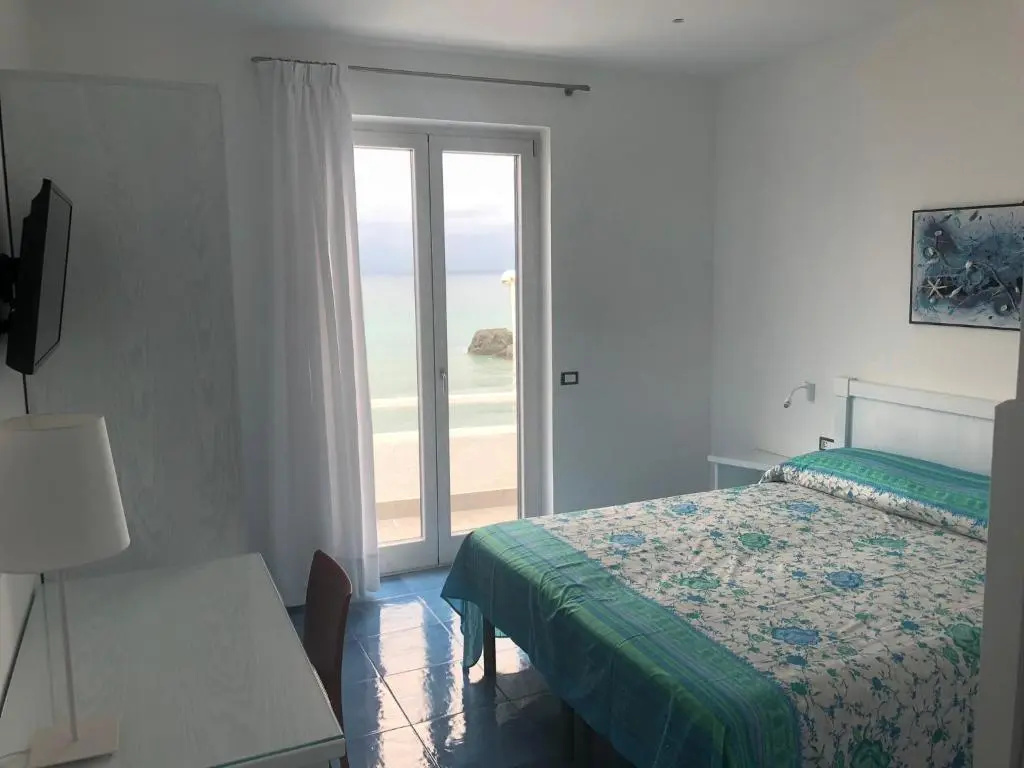 Standard Double room with balcony and with sea view (full double bed)