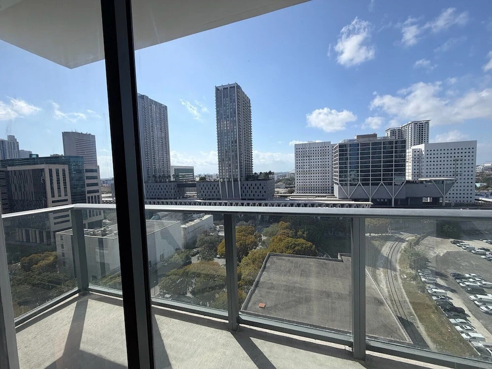 Prime Downtown w Skyline View