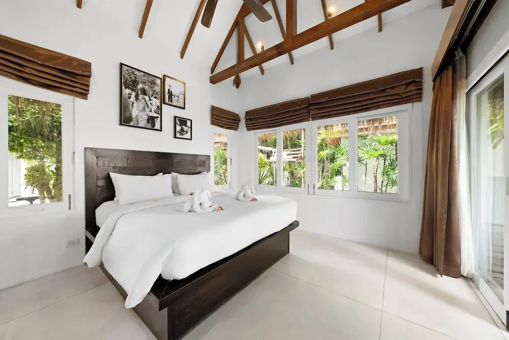 Villa with balcony and with ocean view