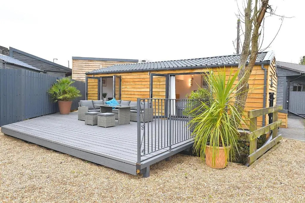Cheerful 1BD Cottage With Parking Nr Guildford