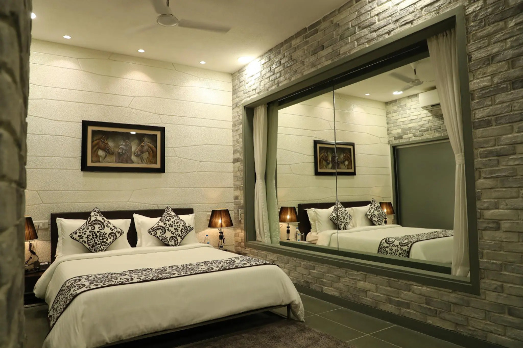Deluxe Double room (full double bed)