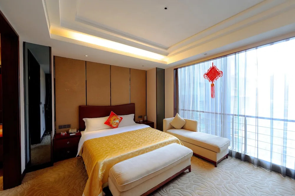 Deluxe Double Suite full double bed
