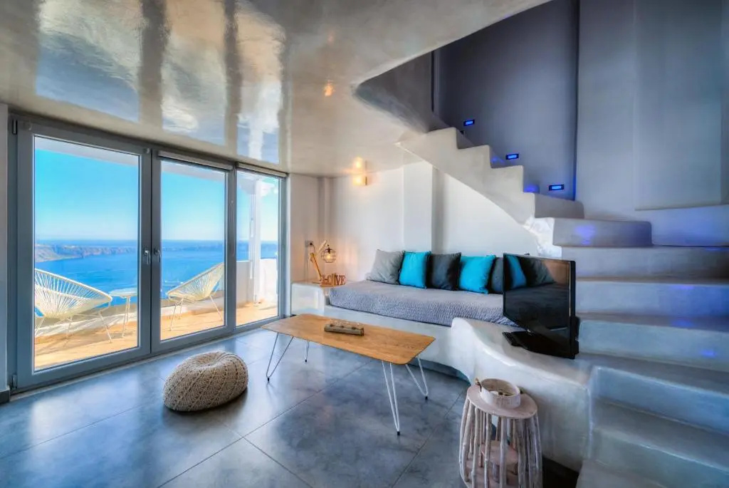Grand room with mountain view