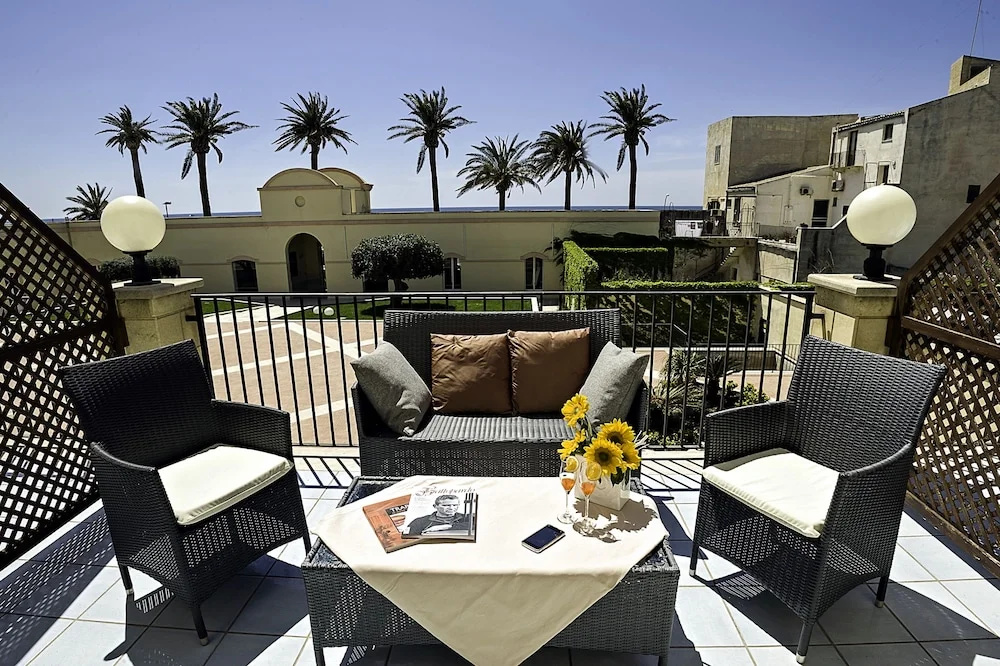 Superior Double room with sea view (full double bed)
