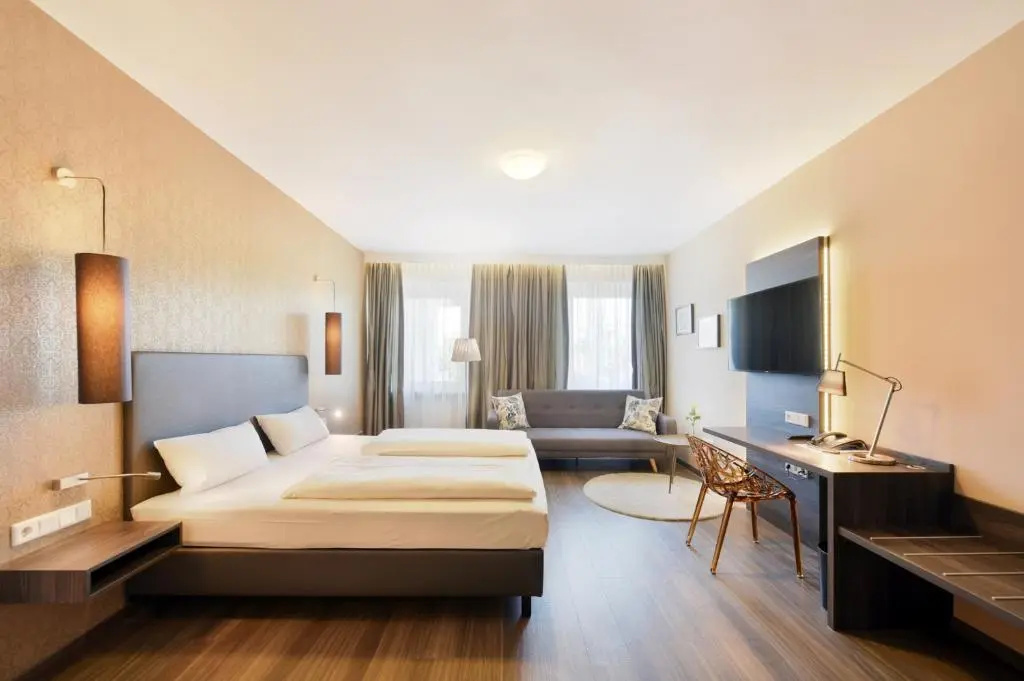 Business Double room (full double bed)