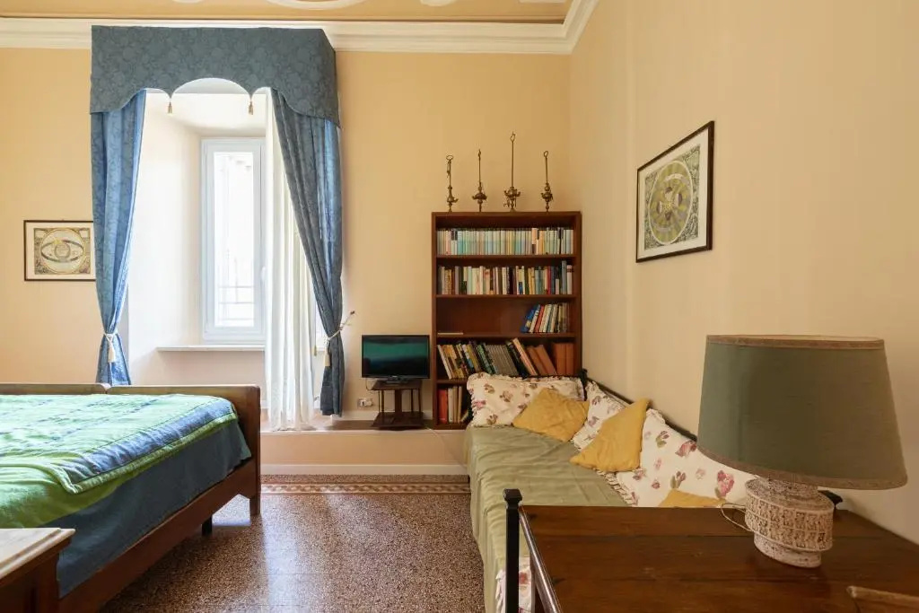 Deluxe Double room with city view full double bed