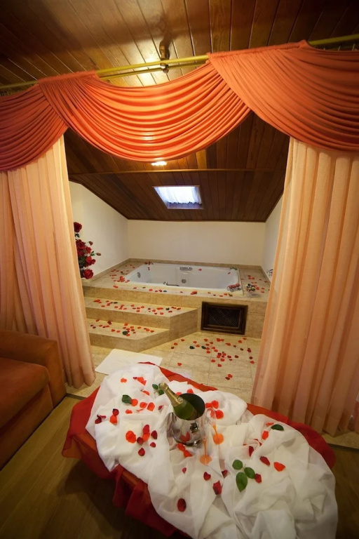 Double Suite (full double bed)
