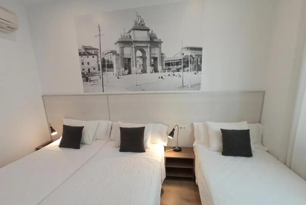 Standard Triple room