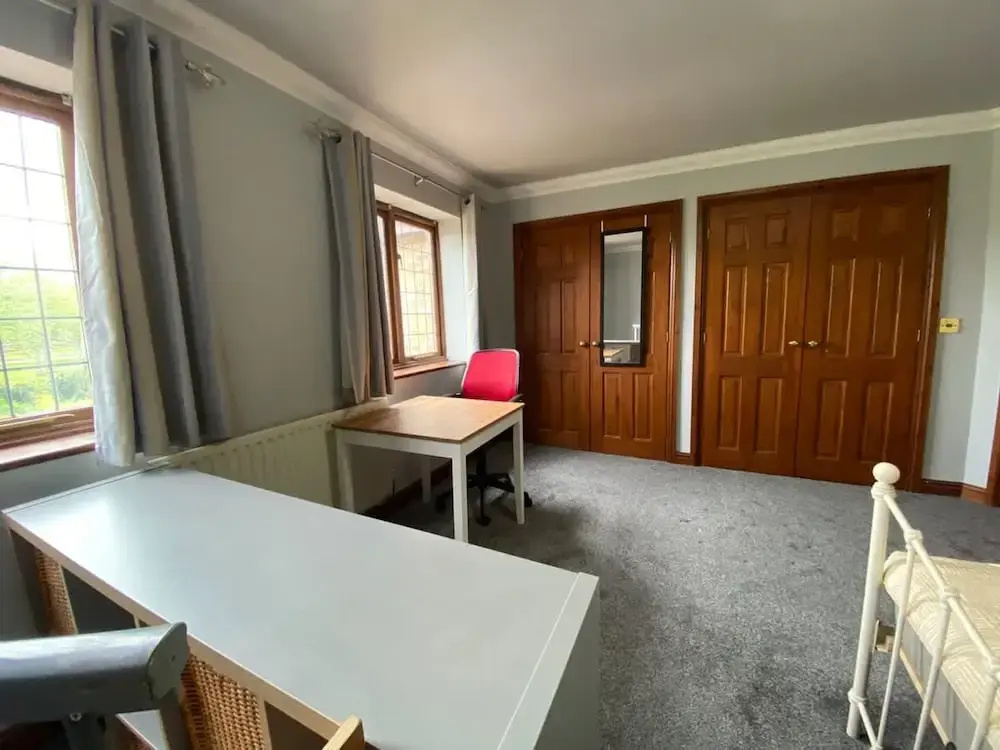Host Stay Studley Knapp