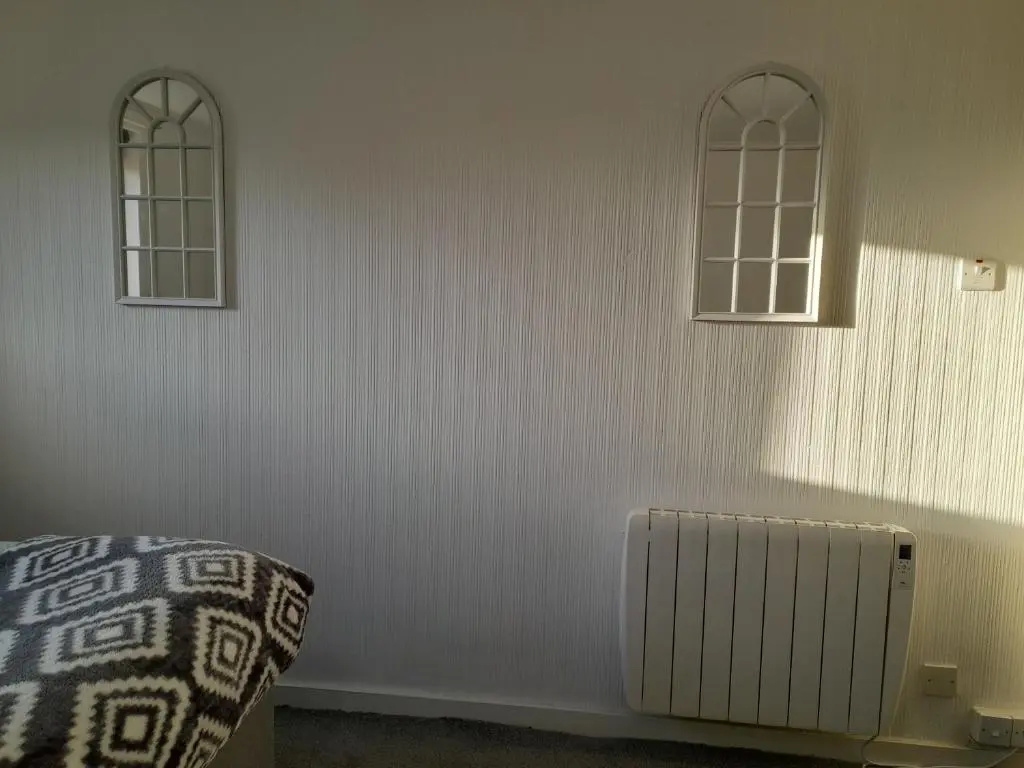 Whole Apartment With Balcony, Breakfast & Parking